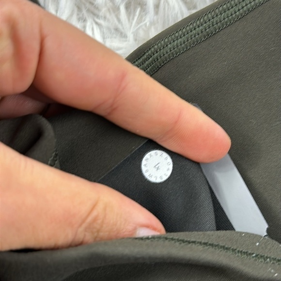 Lululemon In Movement 7/8 Tight *Everlux 25" Dark Olive - Picture 4 of 4